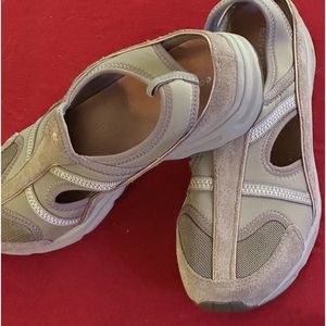 Easy Spirit women’s shoe